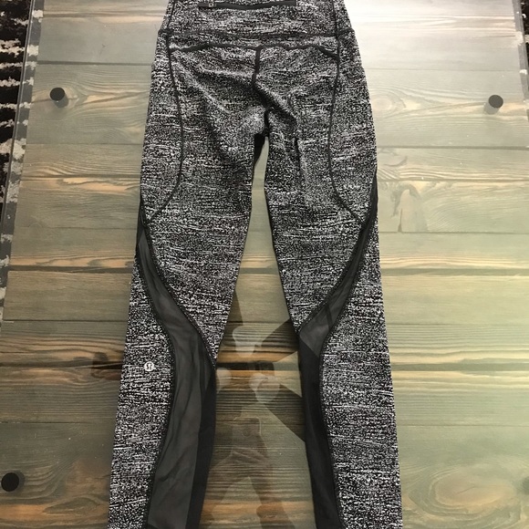 Lululemon pace perfect 7/8 🍋 - Picture 5 of 8